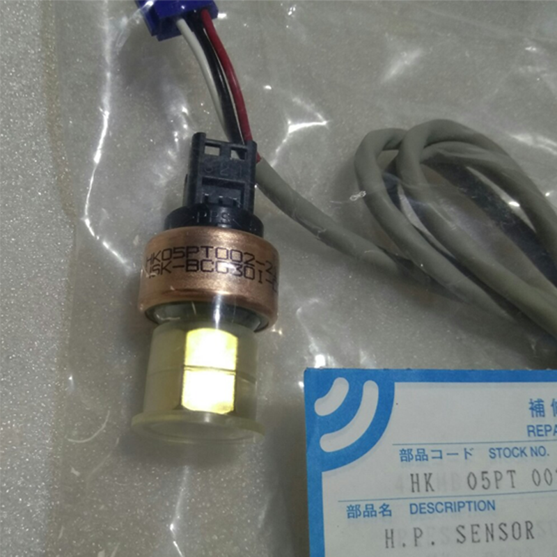 One Carrier HK05PT00121 low-pressure sensor for sale at factory price, a commercial chiller unit accessory.