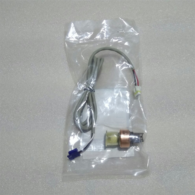 One Carrier HK05PT00121 low-pressure sensor for sale at factory price, a commercial chiller unit accessory.
