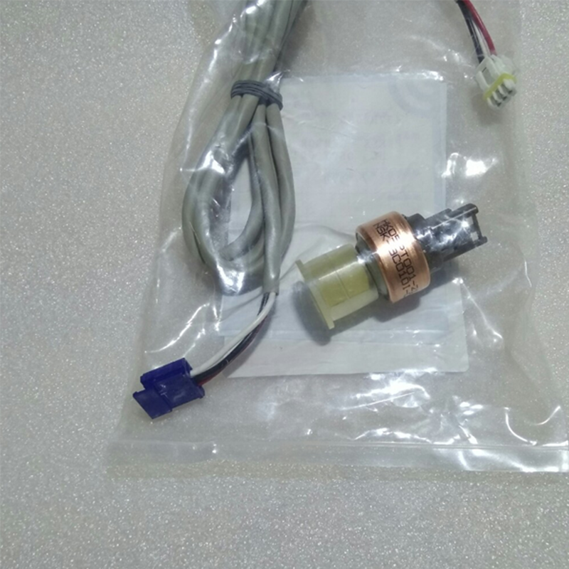 One Carrier HK05PT00121 low-pressure sensor for sale at factory price, a commercial chiller unit accessory.