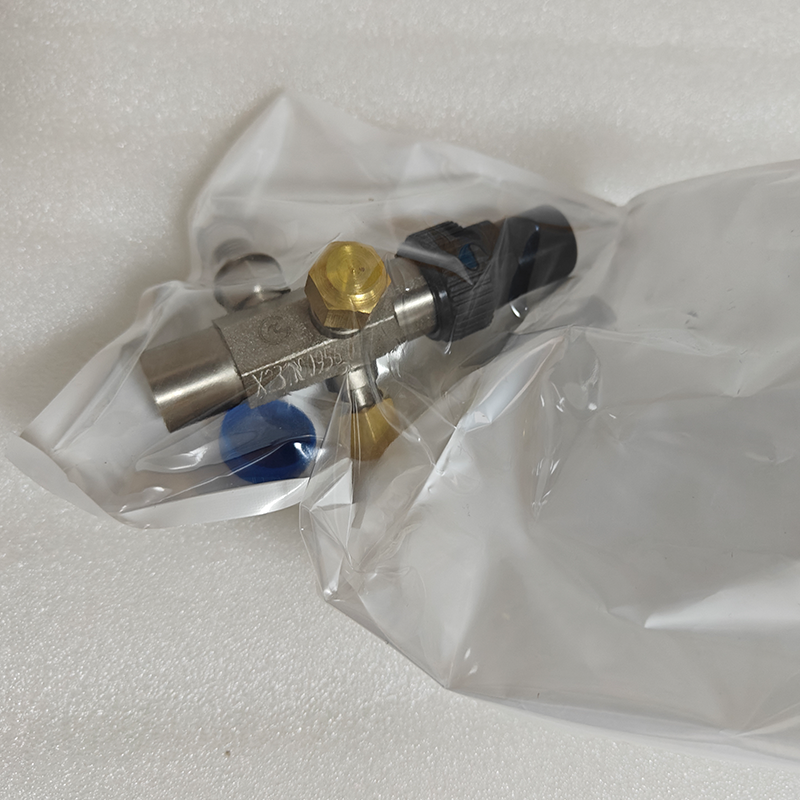 Trane VAL07951 Angle Stop Valve — A/C Service Valve / Pressure Sensor Port — Chiller Maintenance Valve