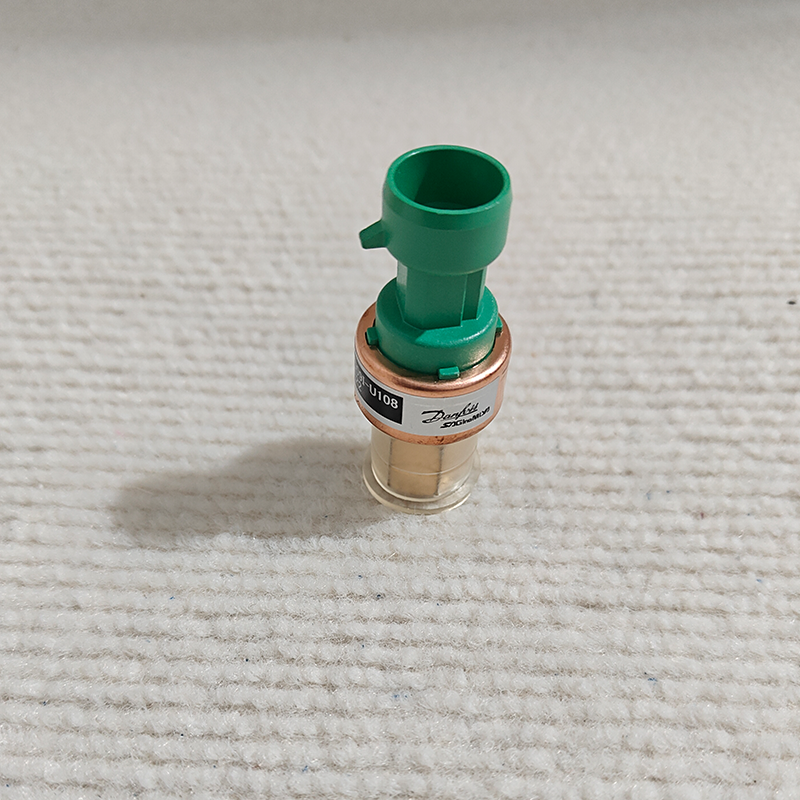 Pressure Sensor (Carrier Part No. 00PPG000012100) — Compatible with 30XA Series Chillers | Refrigeration Compressor Spare Part