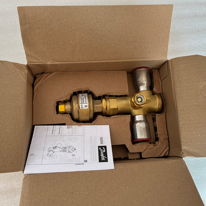 Refrigeration Equipment Components: Carrier ETS100 (034G0508) Electronic Expansion Valve — For Commercial Chillers and Compressors