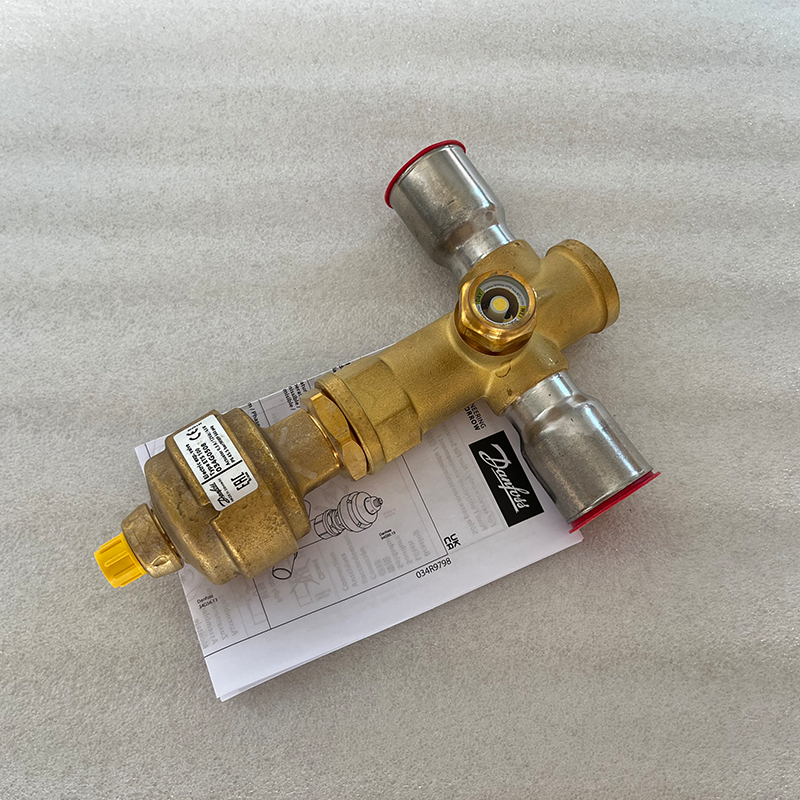 Refrigeration Equipment Components: Carrier ETS100 (034G0508) Electronic Expansion Valve — For Commercial Chillers and Compressors