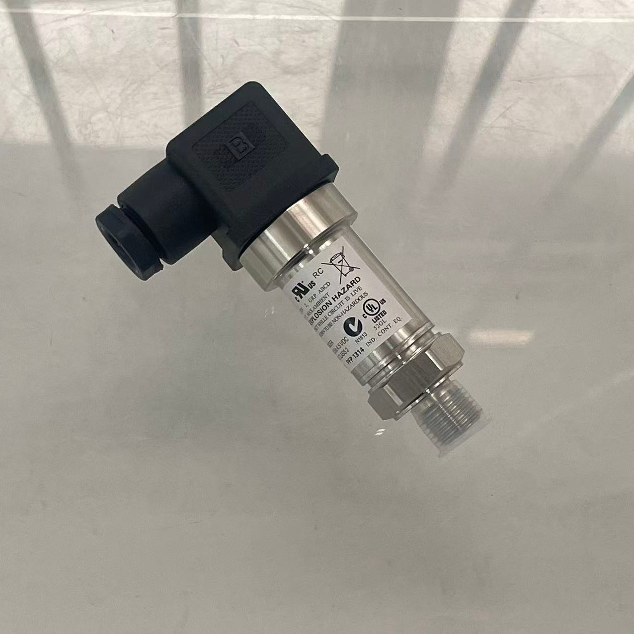 Yk 025-40088-000 Oil Pressure Sensor / Lubricating Oil Pressure Transmitter – Refrigeration Accessory for Large Water-Cooled Screw Chillers