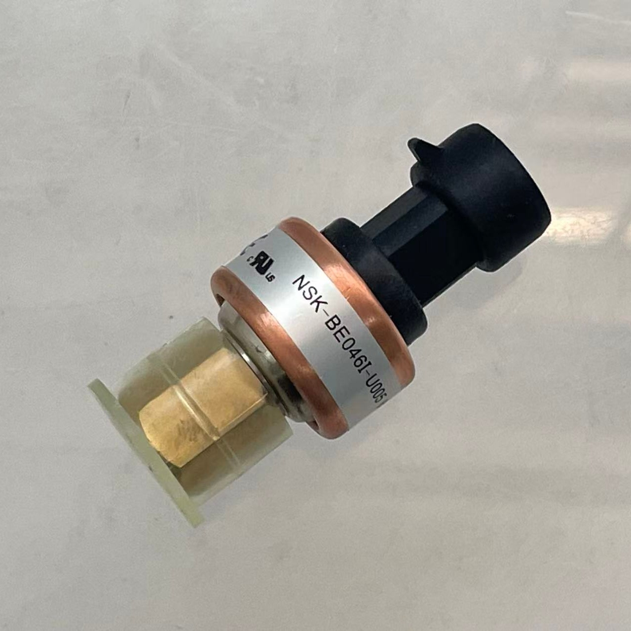 Easy-to-install HVAC accessory: Carrier 00PPG000003000 discharge pressure sensor / high-pressure transmitter.