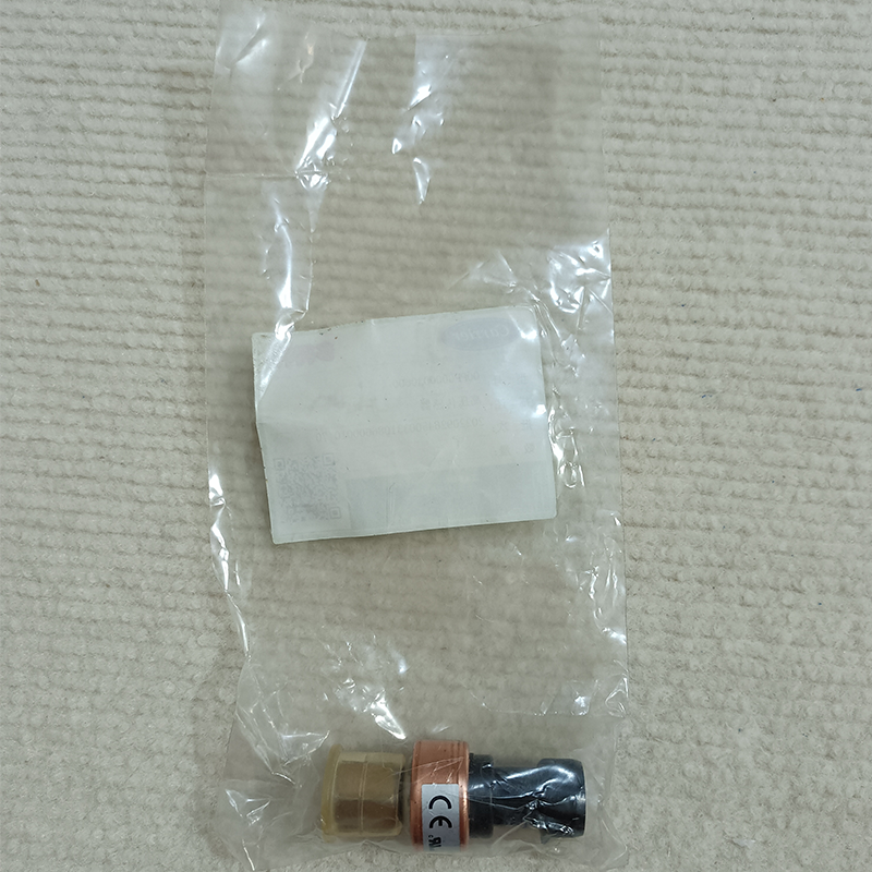 Carrier 00PPG000030600 Electronic Pressure Sensor: A high-pressure discharge transmitter designed specifically for compressors in 30XA/30XW water-cooled screw chiller/heat pump units.